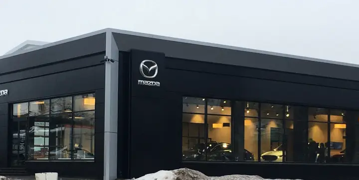Фасад автосалона Mazda