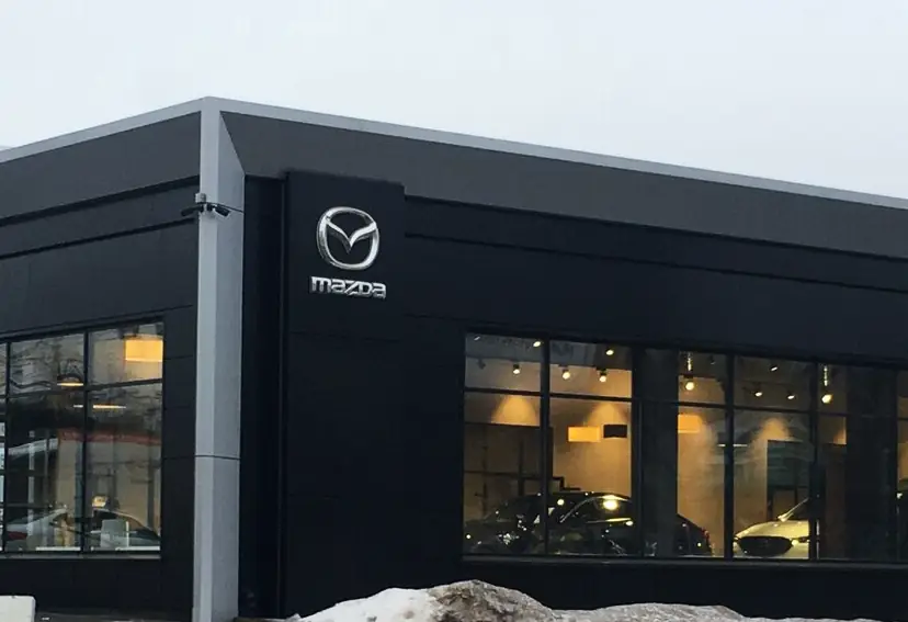 Фасад автосалона Mazda